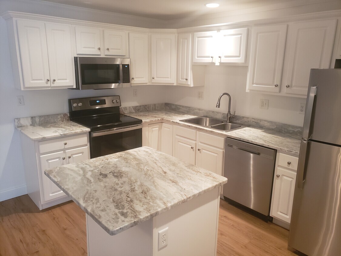 59 Cluff Rd Unit 10, Salem, NH 03079 Condo for Rent in Salem, NH