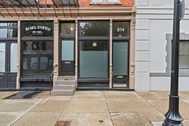 Building Photo - 814 Elm St