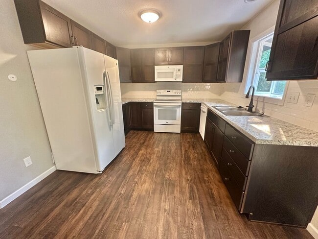 Building Photo - 2813 Adobe Dr