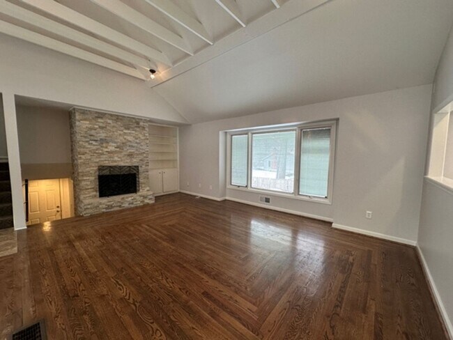 Foto del edificio - {10240}  Renovated Home in Cherry Hills+ H...