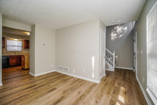 Foto del edificio - 458 Pruden Dr