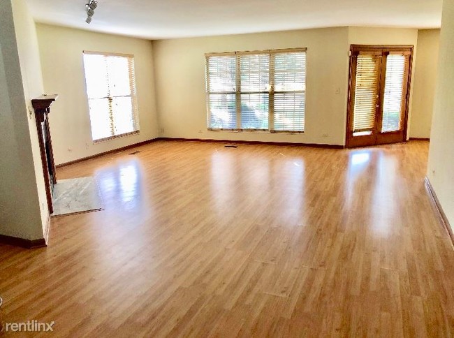 Foto del edificio - 3 br, 2 bath Townhome - 300 Renaissance Blvd