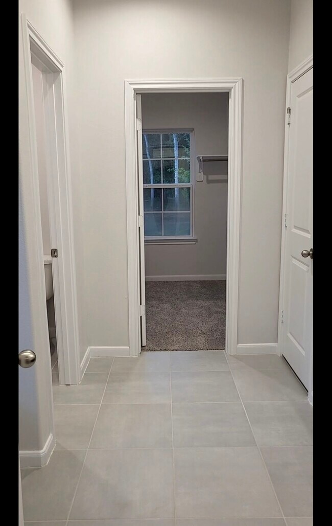 Building Photo - 17714 Cedar Crst Dr