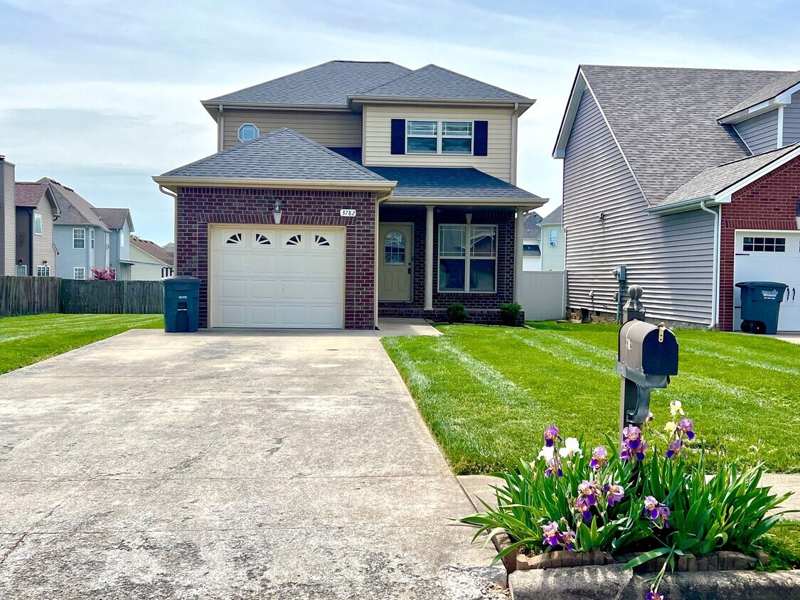 Foto principal - Beautiful Home Available Now!