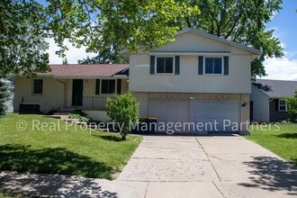 Building Photo - 3920 Camelot Dr SE