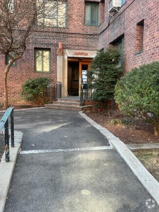 Building Photo - 1595 Metropolitan Ave