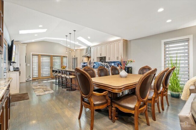 Building Photo - 1052 Margret St