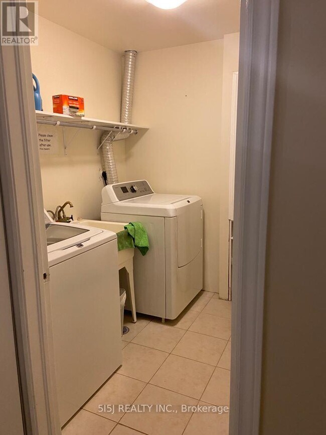 Photo du bâtiment - 3197 Oakview Rd