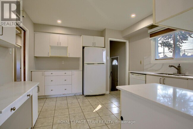 Building Photo - 31 Pritchard Dr