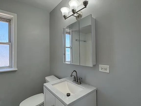 Foto del edificio - 8105 Keating Ave