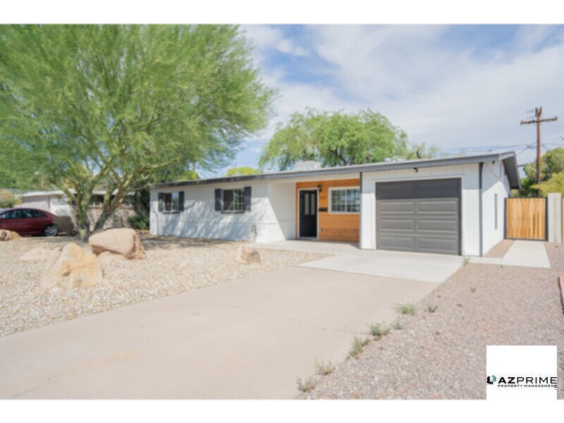 Primary Photo - Welcome To This Remodeled 3/2 Midtown Phoe...