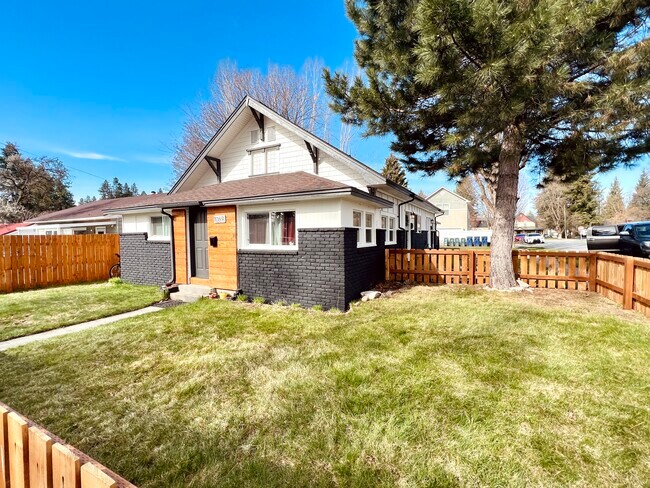 Unidad 1 de 4 unidades. - 1069 N 1st St