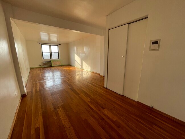 Building Photo - 15272 Melbourne Ave