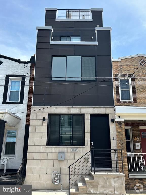 Building Photo - 1537 S Napa St