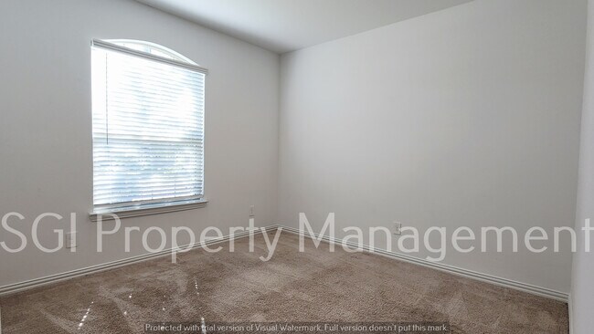 Building Photo - 3805 Thomas Plns Dr