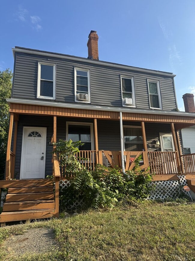 Building Photo - 482 E Markison Ave