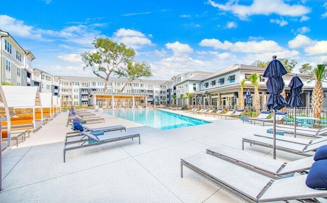 Foto del edificio - 9691 Patriot Blvd