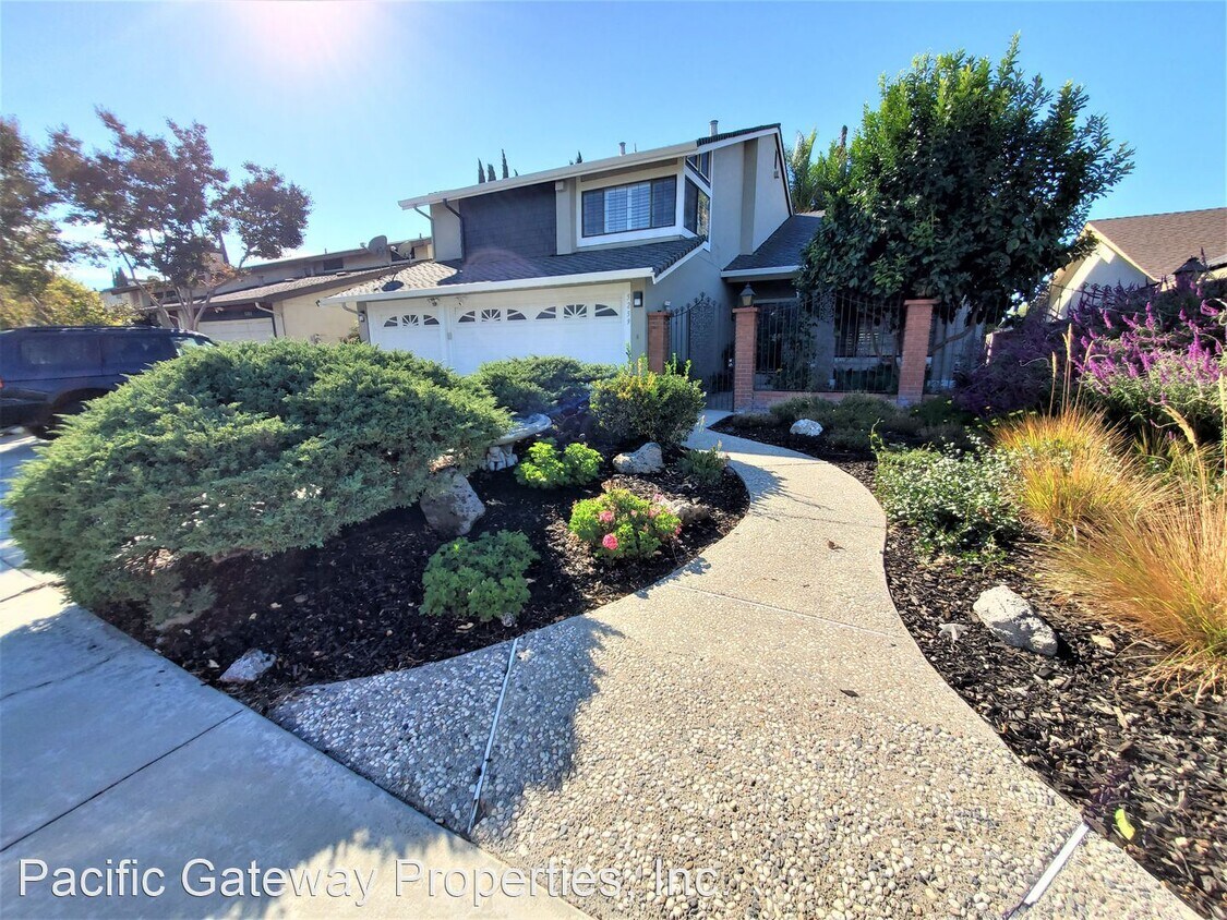 Primary Photo - 5 br, 2.5 bath House - 5259 Rio Grande Dr