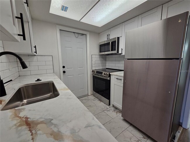 Building Photo - 606 S Betty Ln