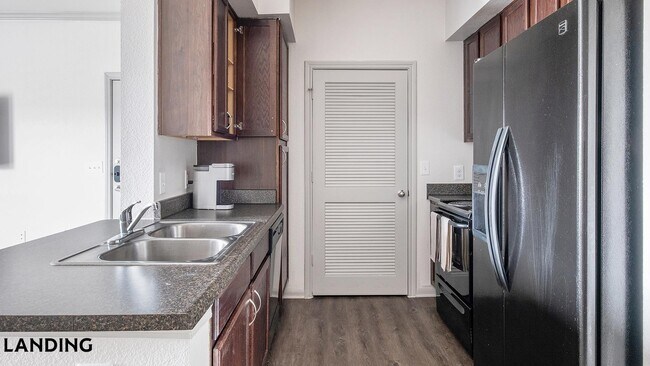 Foto del edificio - 15330 Liberty River Dr