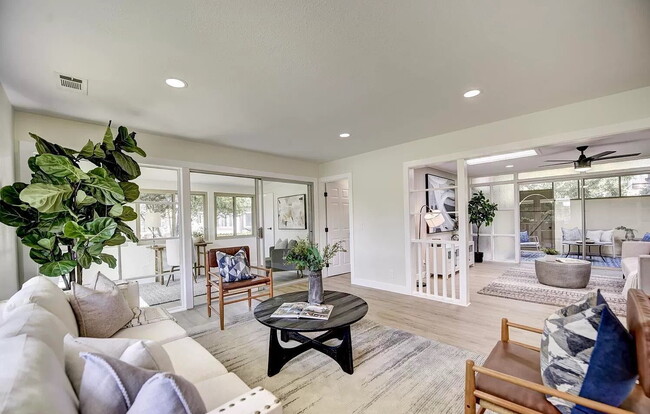 Building Photo - "Charming 1-Bed Retreat with Hardwood Floo...