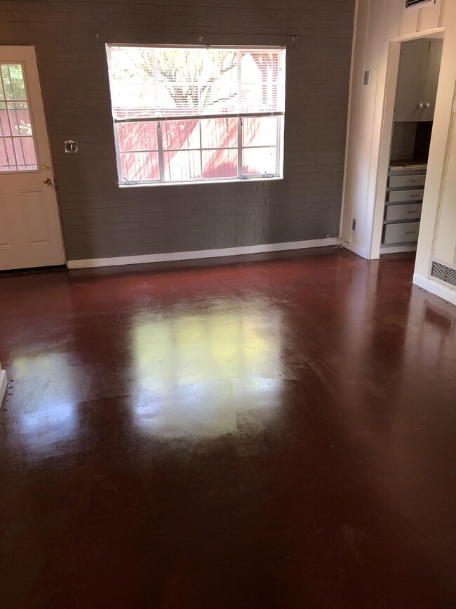Foto del edificio - 1343 E 9th St
