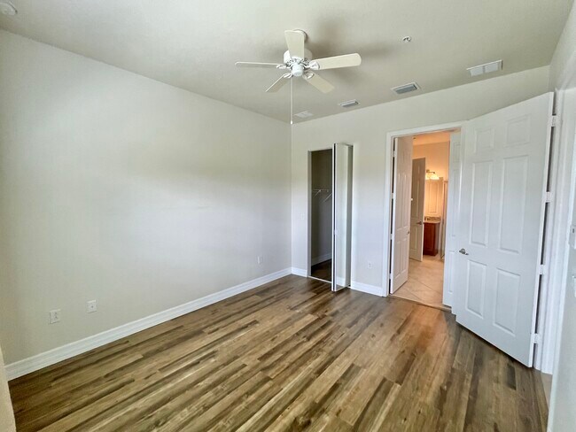 Foto del edificio - 6532 Monterey Point