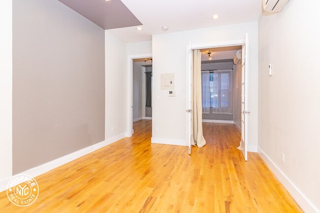 Building Photo - 184 Suydam St
