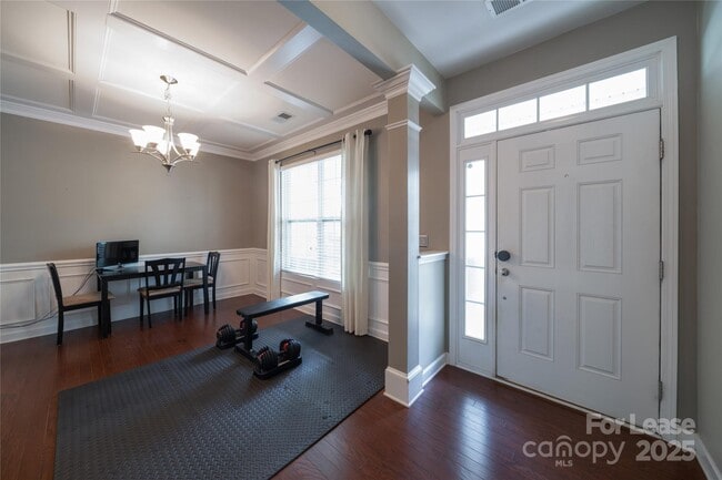 Building Photo - 4938 El Molino Dr