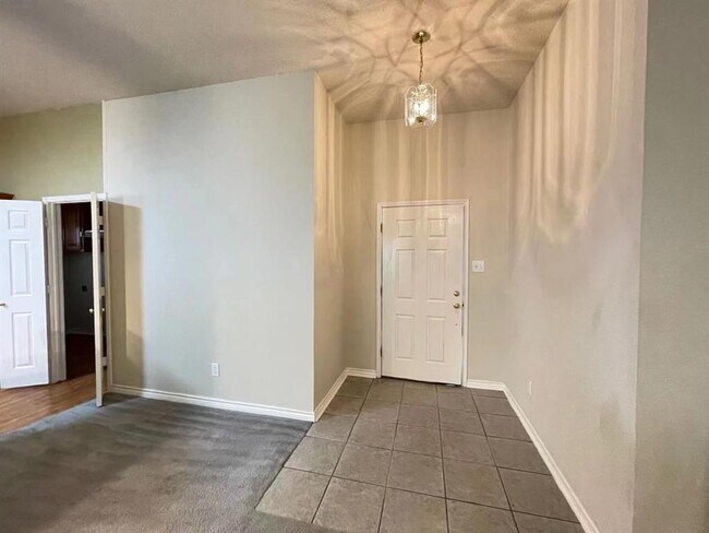Foto del edificio - 808 Oak Hollow Ln