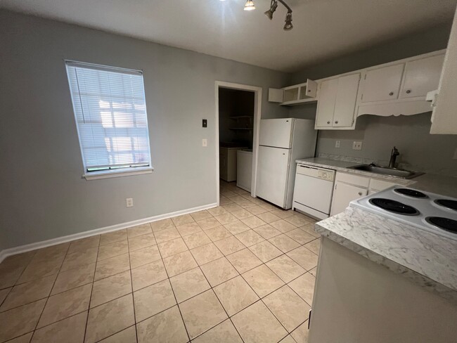 Building Photo - 111 Timber Ln