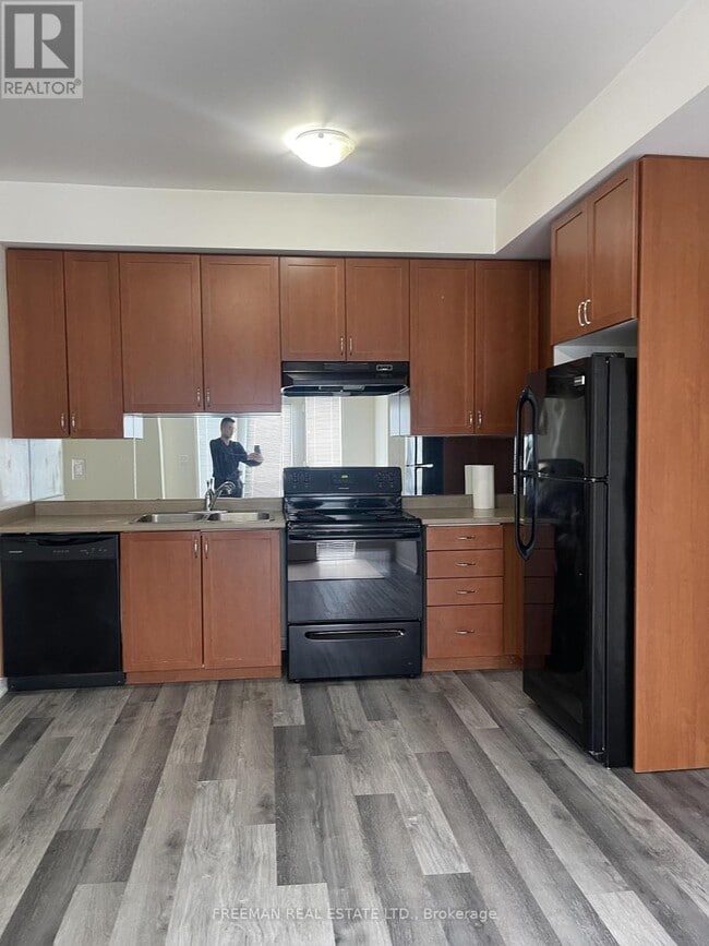 Building Photo - 3135 Boxford Cres