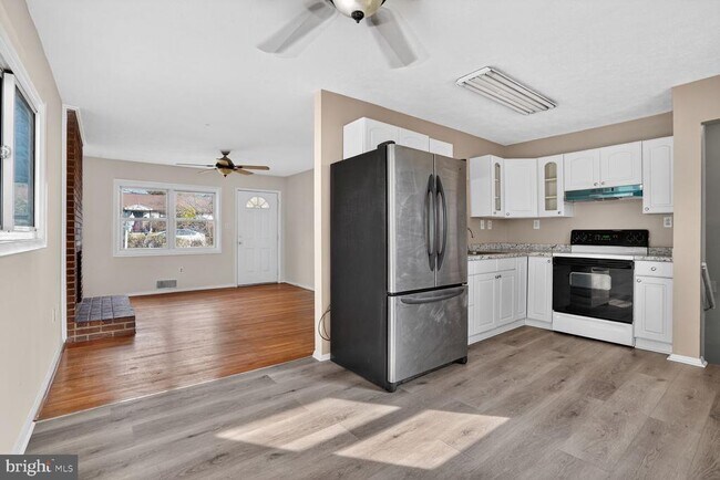 Foto del edificio - 1597 Katherine Ct