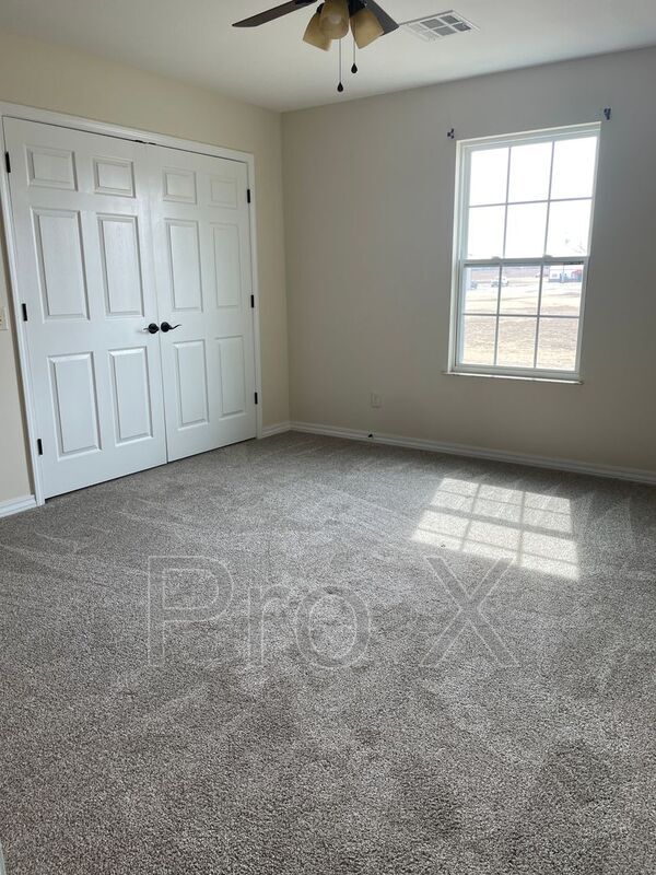 Building Photo - 612 Easton Dr