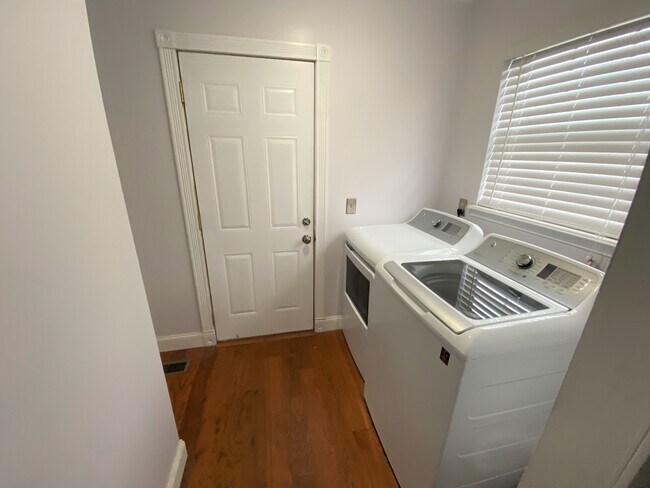 Laundry - 2517 New Castle Dr