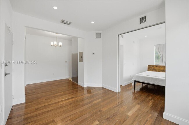 Building Photo - 526 15th St