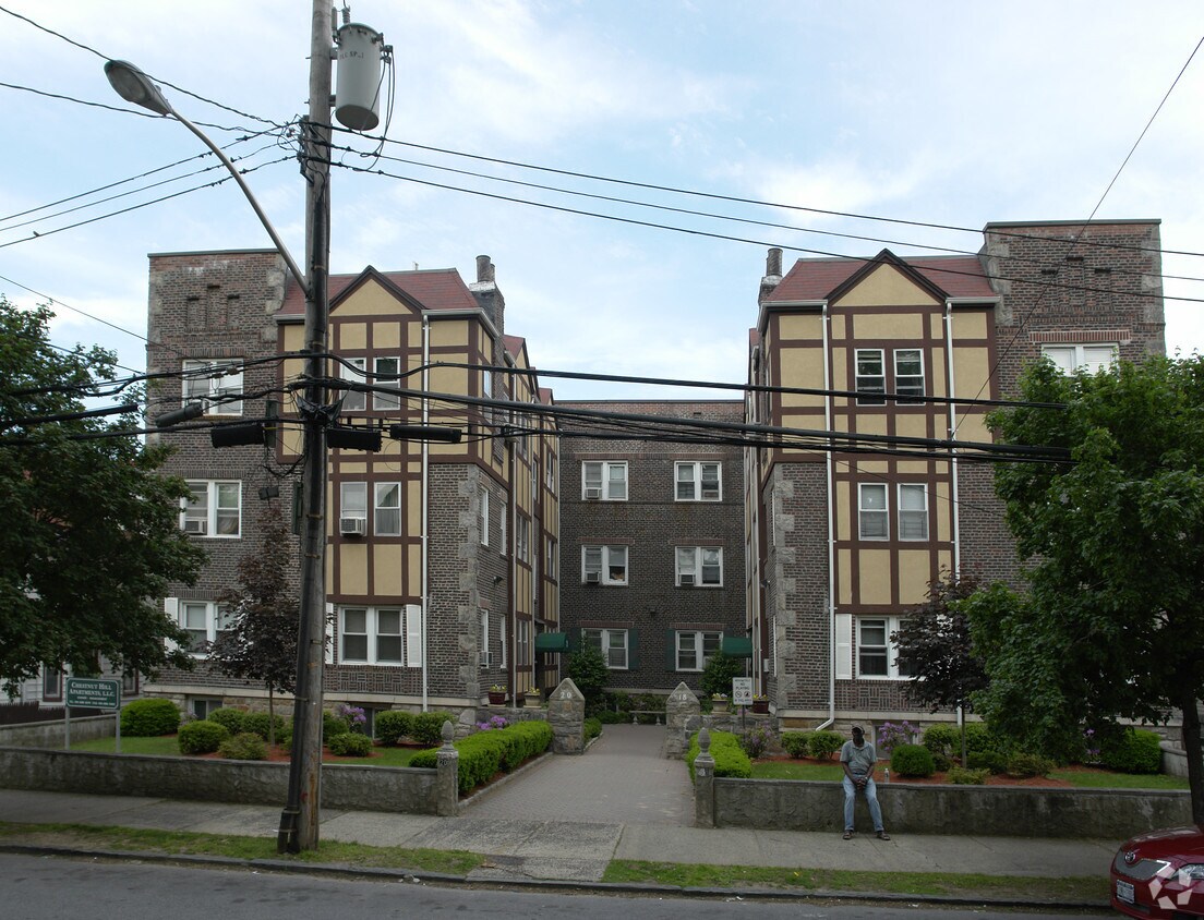 Primary Photo - 18-20 Chestnut Hill Ave