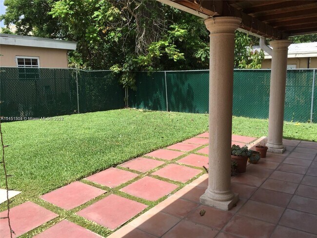 Foto del edificio - 3654 SW 22nd Terrace