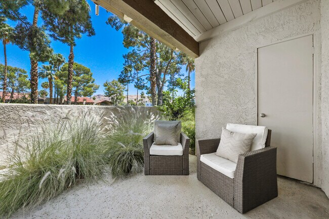Building Photo - 2170 S Palm Canyon Dr