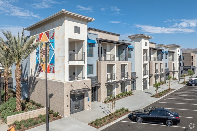Building Photo - North Grove