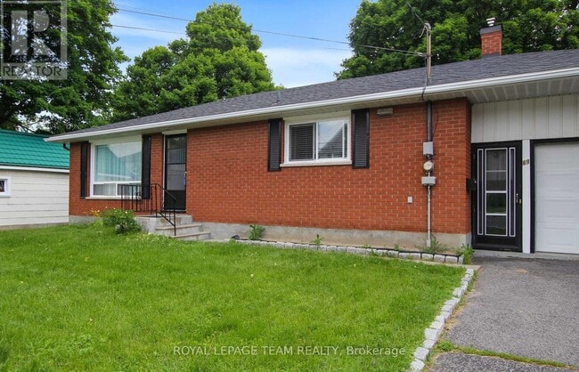Building Photo - 69 Martin St N