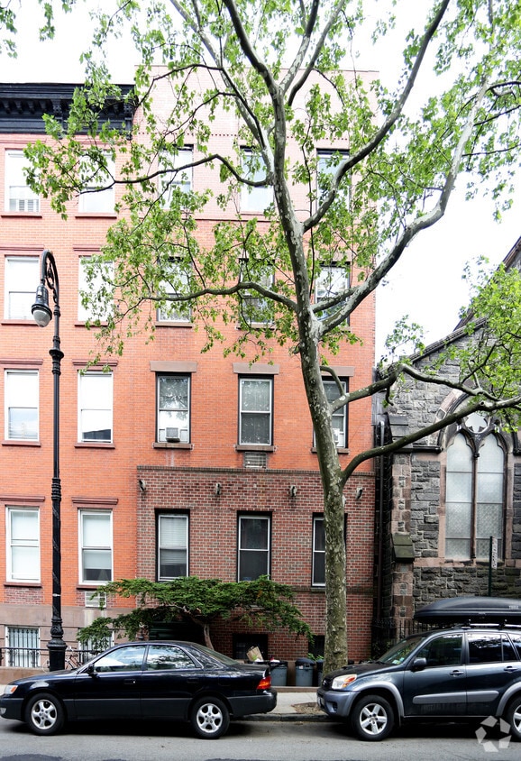 Primary Photo - 419 Clinton St