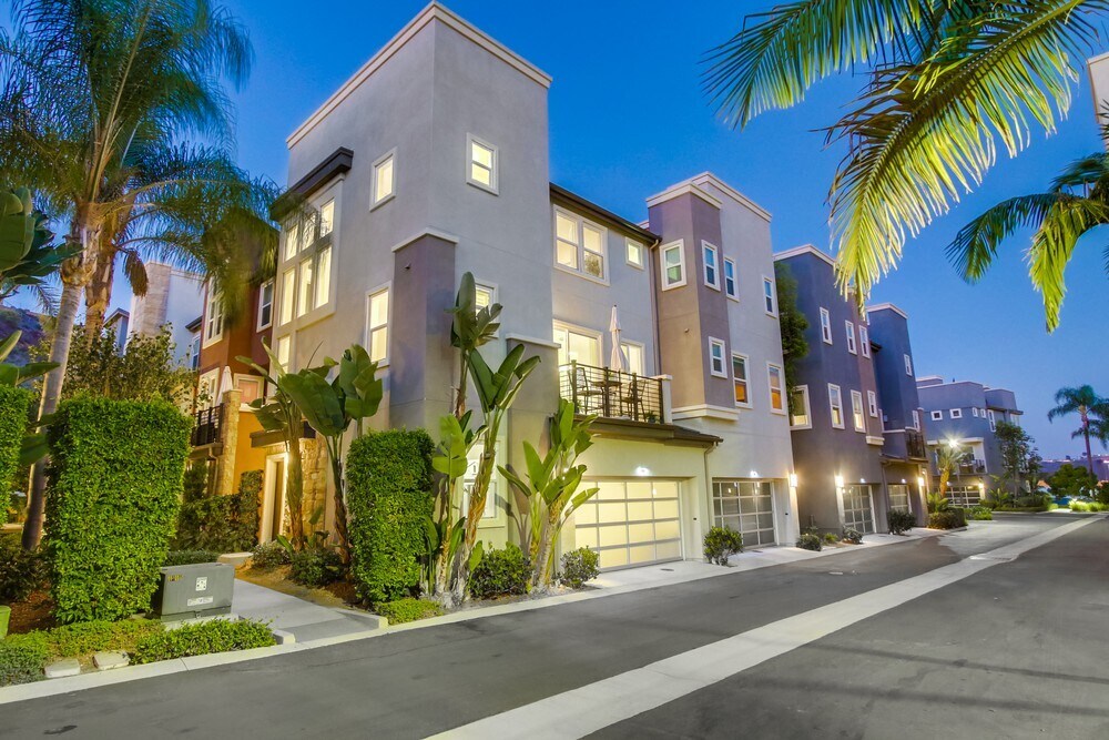 Primary Photo - 7867 Modern Oasis Dr