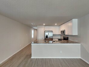 Building Photo - 144 Hollywood Dr