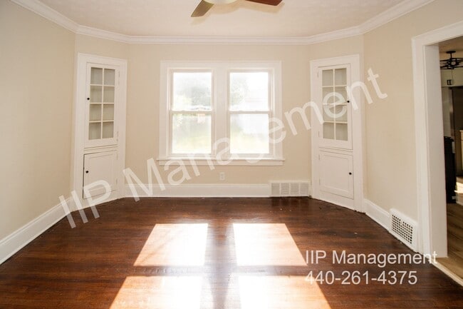Building Photo - 2127 Rossmoor Rd