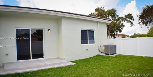 Building Photo - 1517 SW 65th Pl