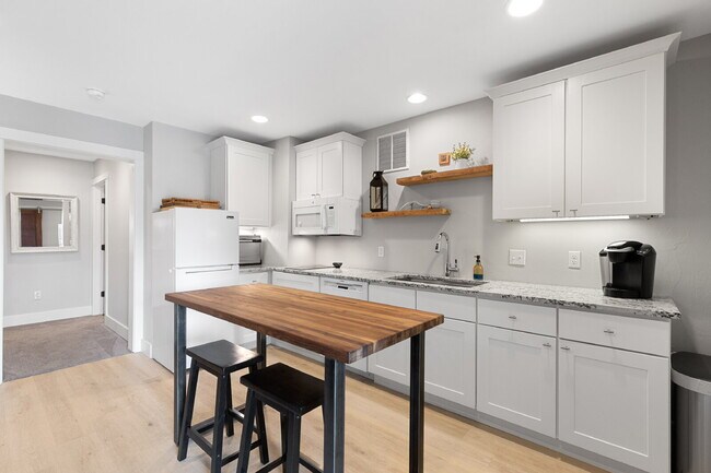 Building Photo - Fully Furnished ADU in Valley West