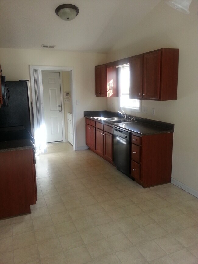 Building Photo - GORGEOUS 3 BEDROOM ACORN RIDGE BEAUTY!