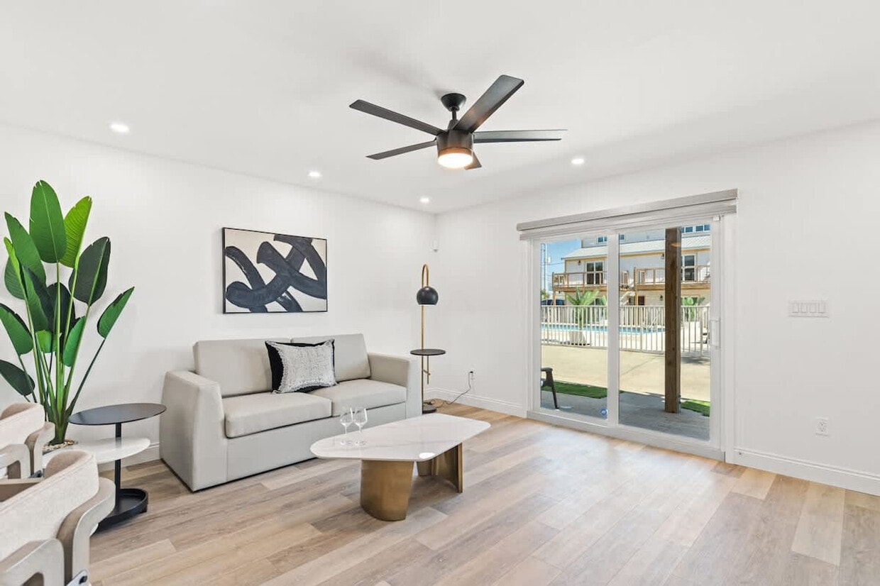 Foto principal - 8115 Thomas Dr