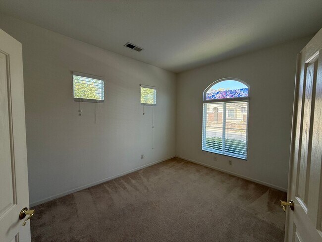 Foto del edificio - 6220 Orchard Hill Way